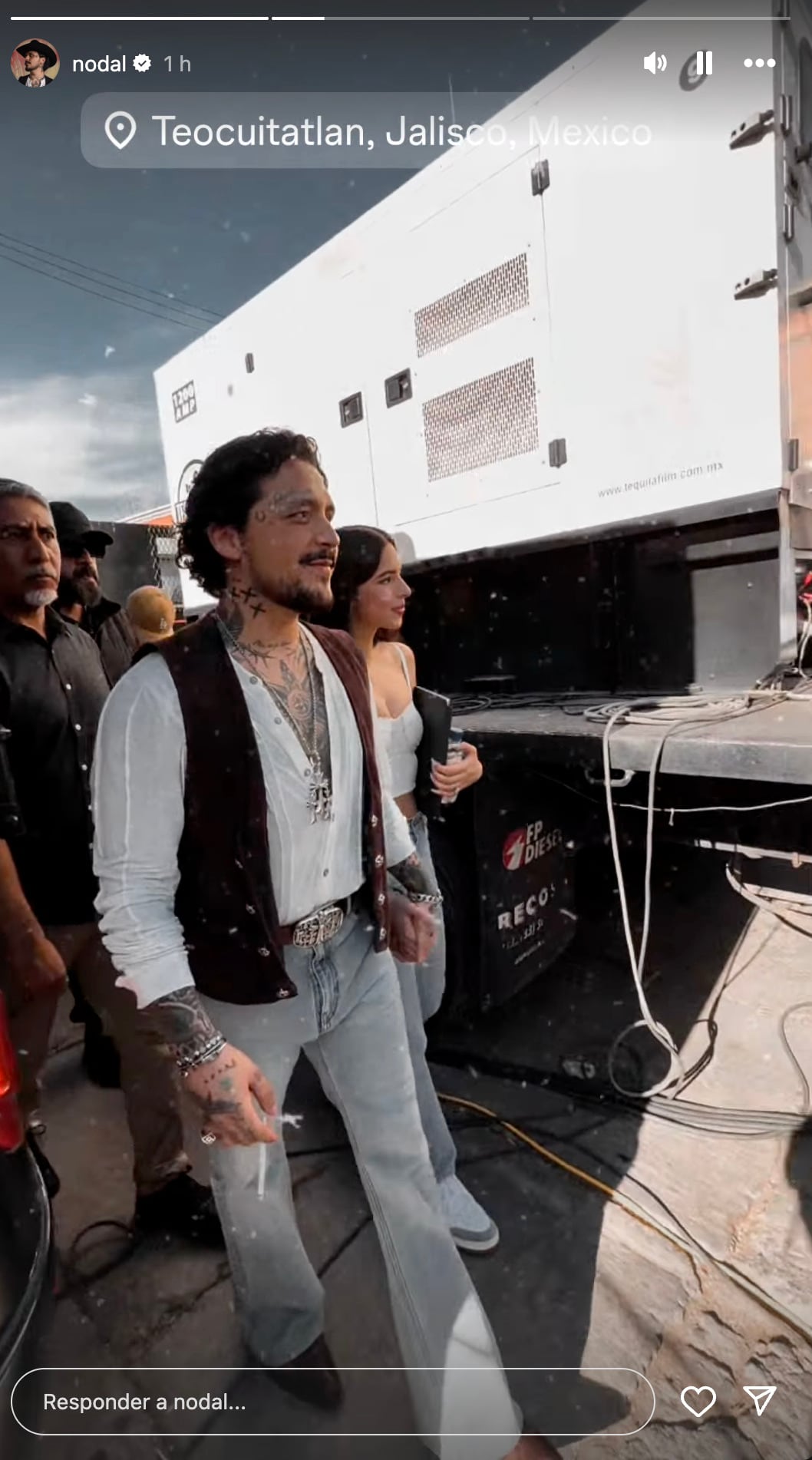 Christian Nodal presume que en Jalisco sí los quieren