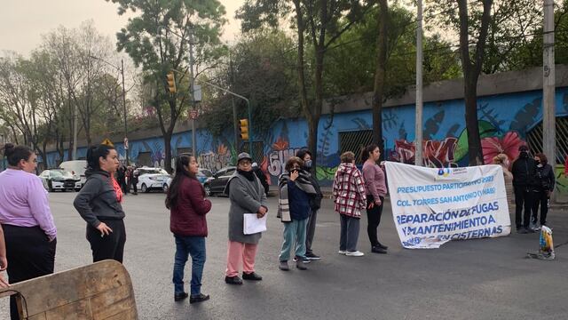Vecinos cerraron por falta de agua