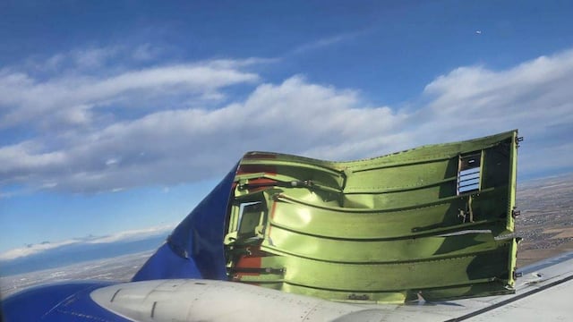 Avión de Southwest Airlines sufre emergencia en pleno vuelo, se cayó la cubierta de un motor