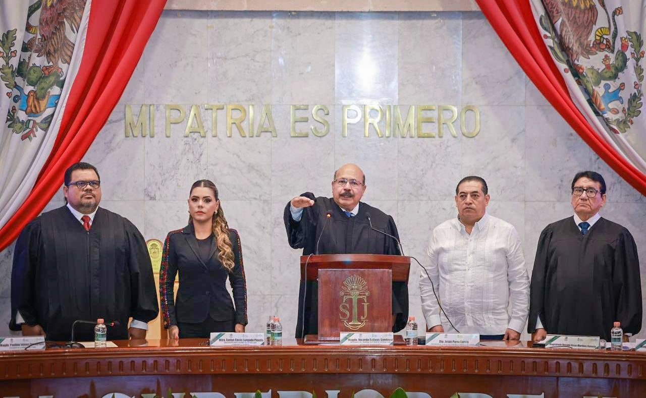 Evelyn Salgado asiste a toma de protesta del nuevo Presidente del Tribunal Superior de Justicia de Guerrero, Ricardo Salinas