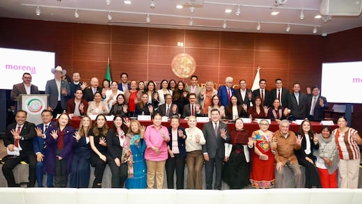 Lorenia Valles participa en encuentro con senadores de Morena