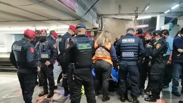 Policía es golpeado por andén de Metro de la Línea 1 en la estación San Lázaro