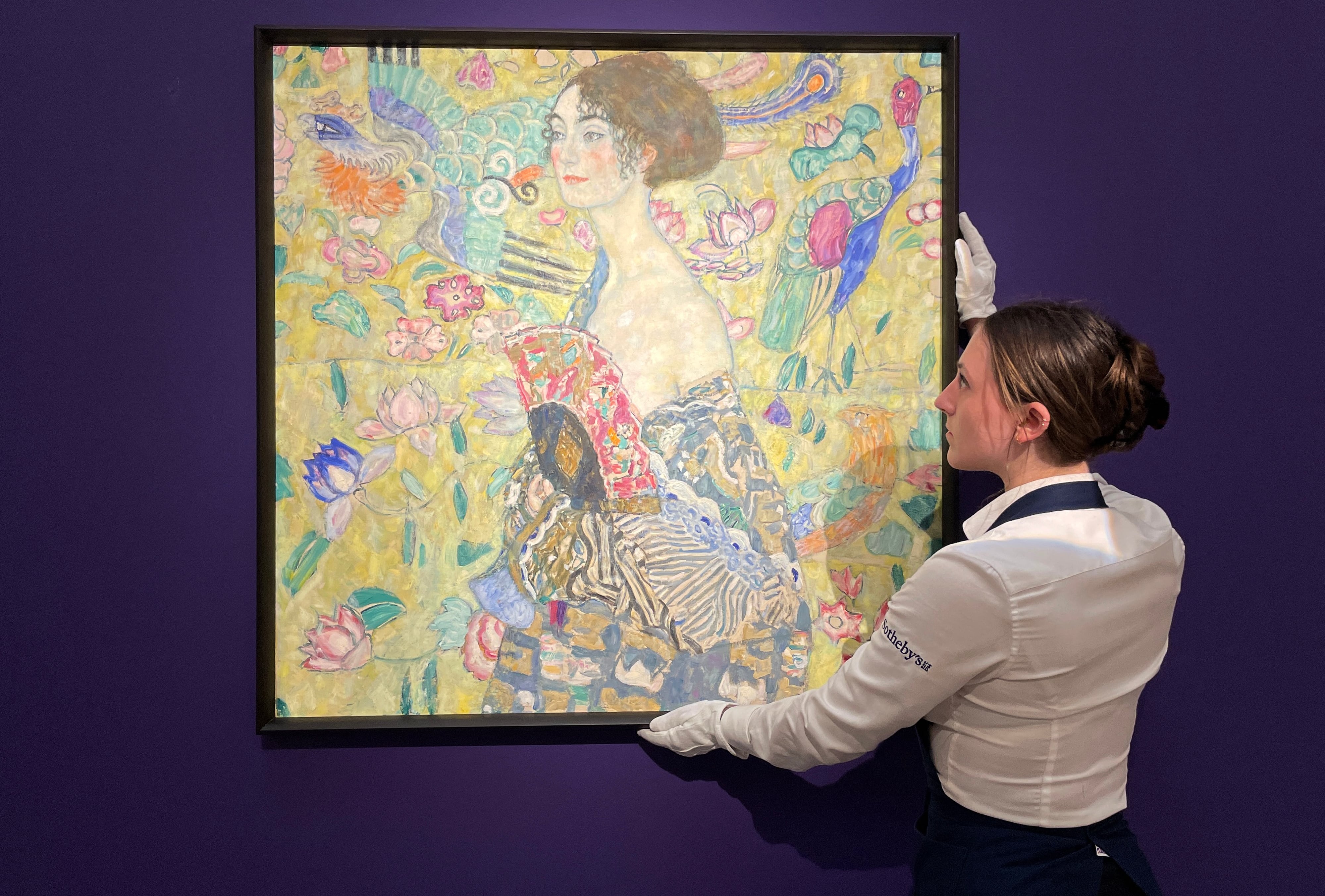“Dama con abanico”, pintura de Gustav Klimt, salió a subasta tras casi 30 años oculta
