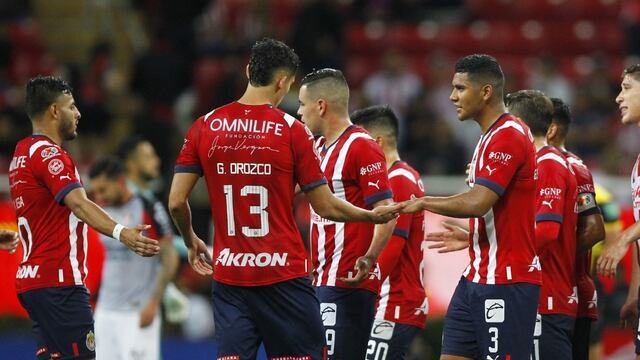 Jugadores de Club Chivas tras el Clásico Tapatío