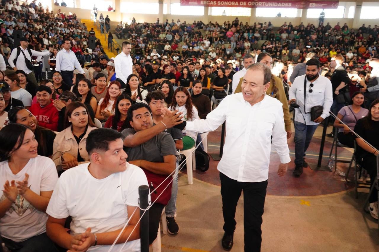 Alfonso Durazo impulsa becas universales para estudiantes en Sonora.