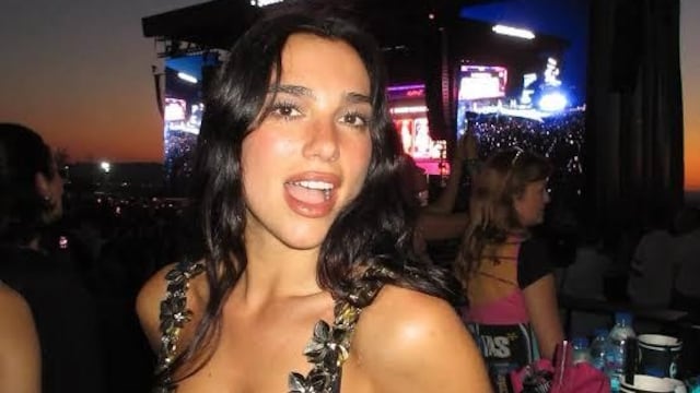 Dua Lipa disfruta en familia el arranque del Sunny Hill Festival.