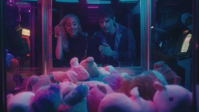 Evan Peters protagoniza we can’t be friends, la nueva canción de Ariana Grande con referencias a Eternal Sunshine of the Spotless Mind