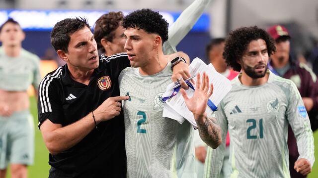 Jorge Sánchez salió muy molesto tras la derrota ante Venezuela.