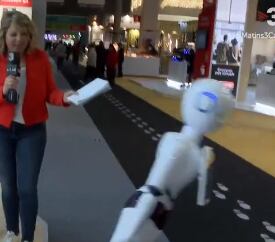 Robot mesero colapsa