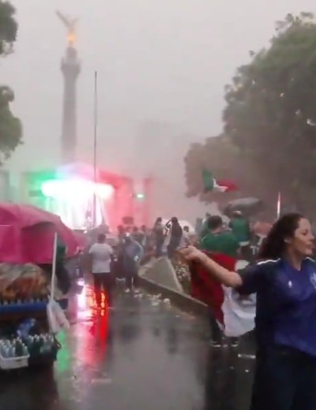 Lluvias en CDMX no desaniman festejos
