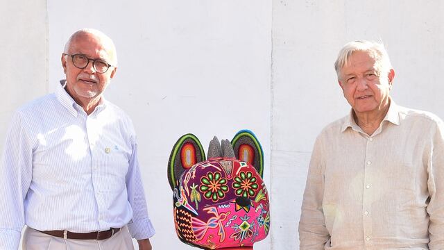 AMLO presume colorido alebrije