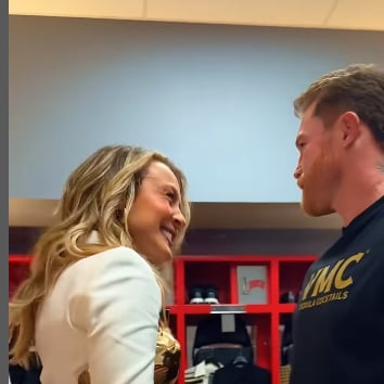 Fey cantó el Himno Nacional Mexicano en camerinos tras veto de Netflix y UFC en pelea del Canelo Álvarez