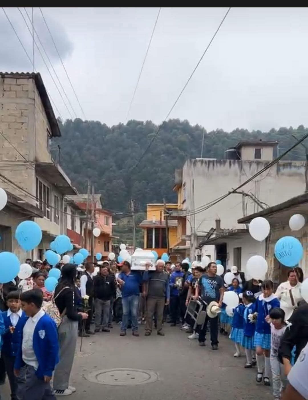 Funeral de Toñito, niño desaparecido en Tenango del Valle