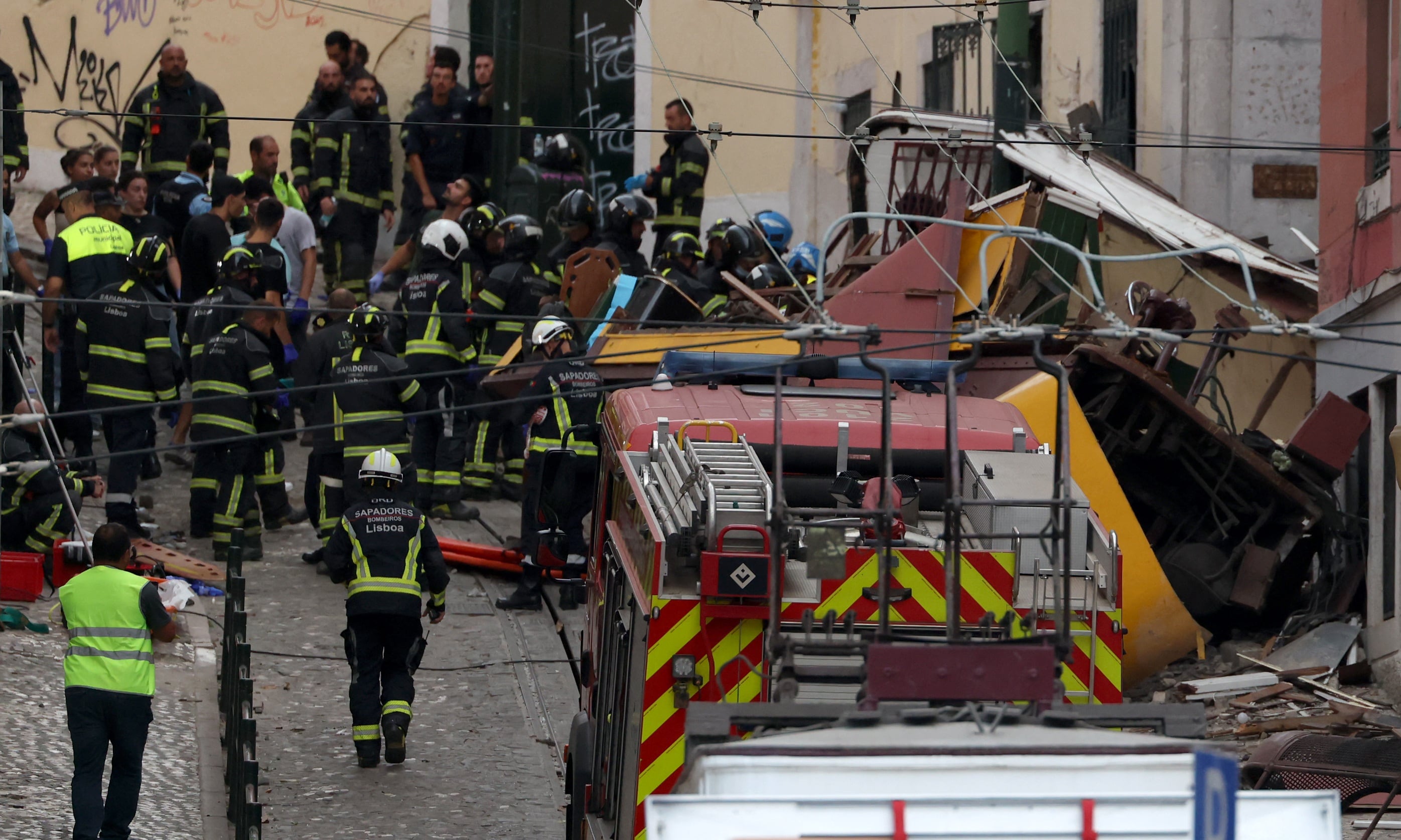 Portugal: descarrila funicular turístico; hay 15 muertos y 20 heridos