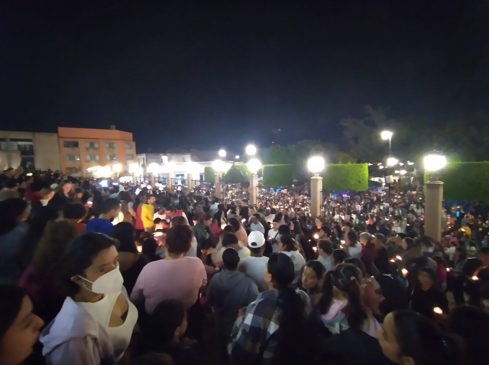 Lagos de Moreno: Encienden veladoras por jóvenes y otros desaparecidos en esa zona de Jalisco