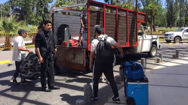 La utilería del Tri llegó en un insólito transporte