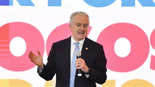 Santiago Creel llama "basura" a libros de la SEP en el Foro de Intercambio de Ideas