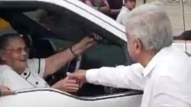 AMLO y la mamá del Chapo