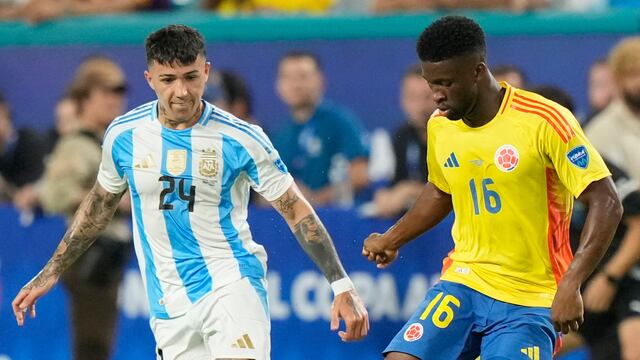 Enzo Fernández contra Colombia en la Copa América.