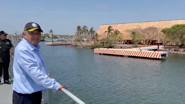 Niño le grita 'abuelo' a AMLO