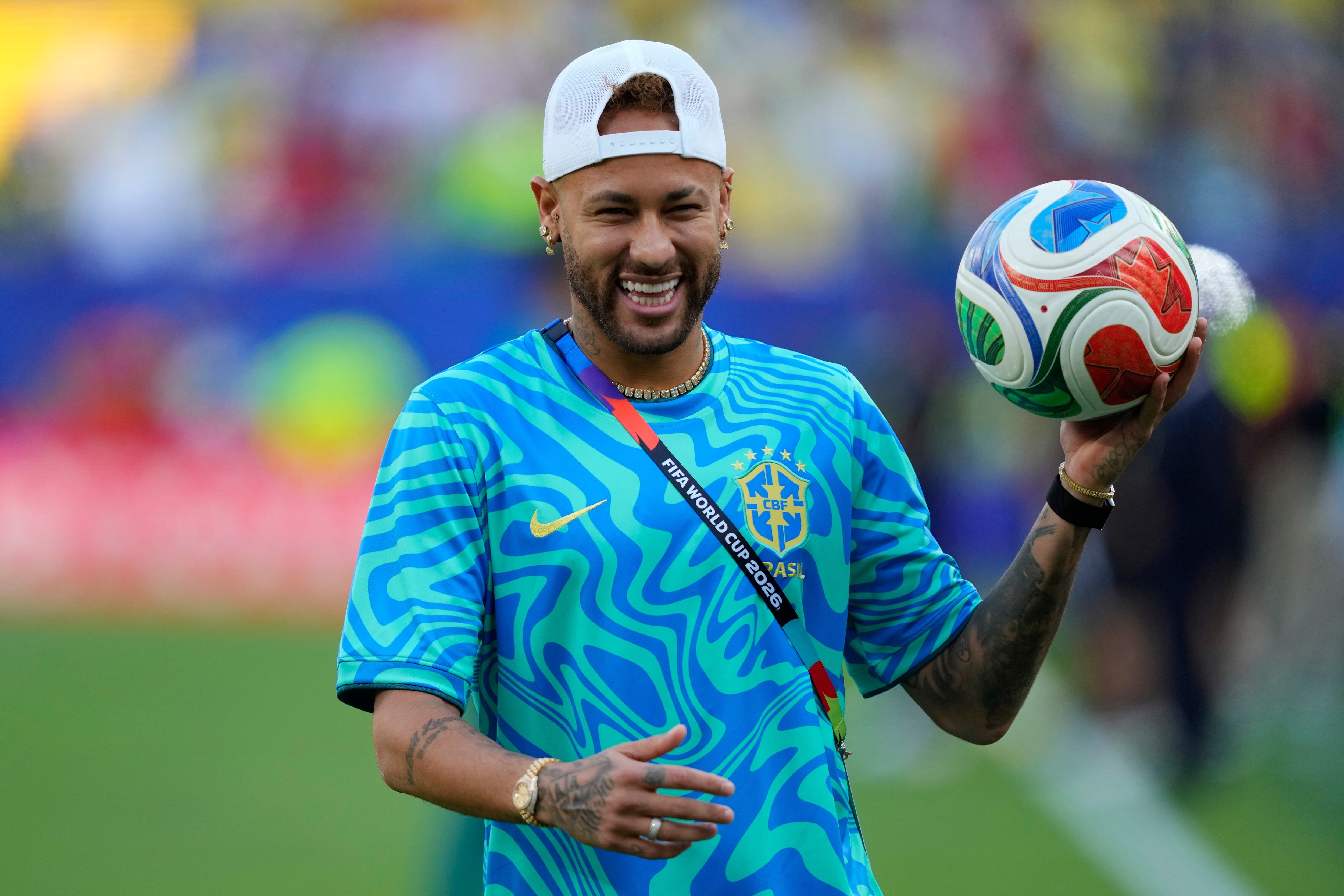 Neymar podría jugar contra Escocia.