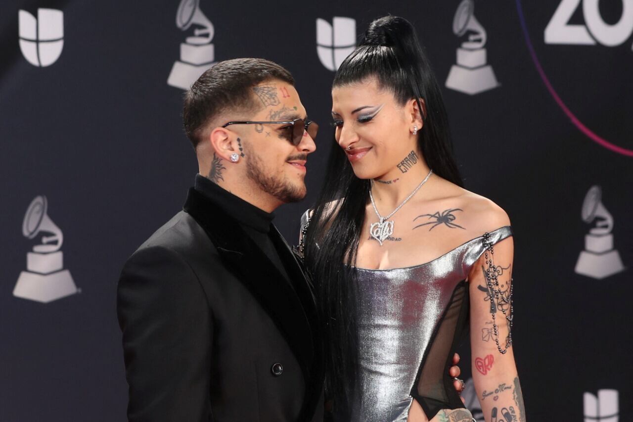 Christian Nodal y Cazzu en los Latin Grammy 2022.