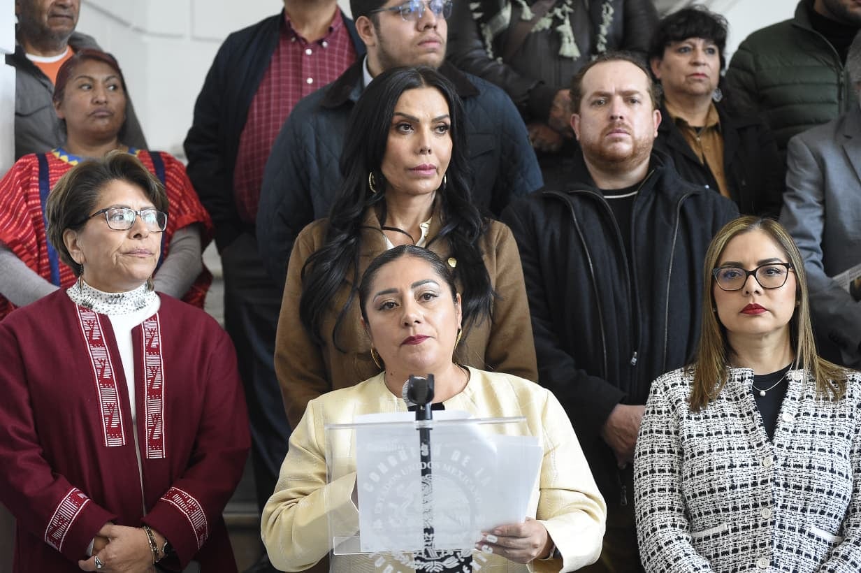 José Emilio Villar y Morena en CDMX piden a Alessandra Rojo de la Vega permitir su trabajo como concejal.