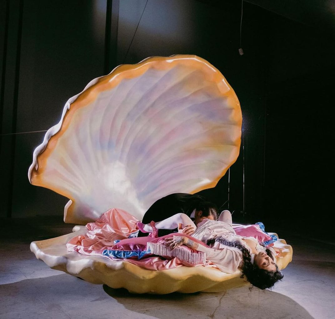 Mon Laferte en su nuevo video musical, ‘Pornocracia’