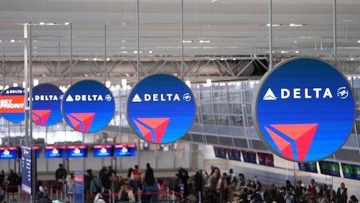 Delta elimina privilegios a congresistas por crisis en la TSA