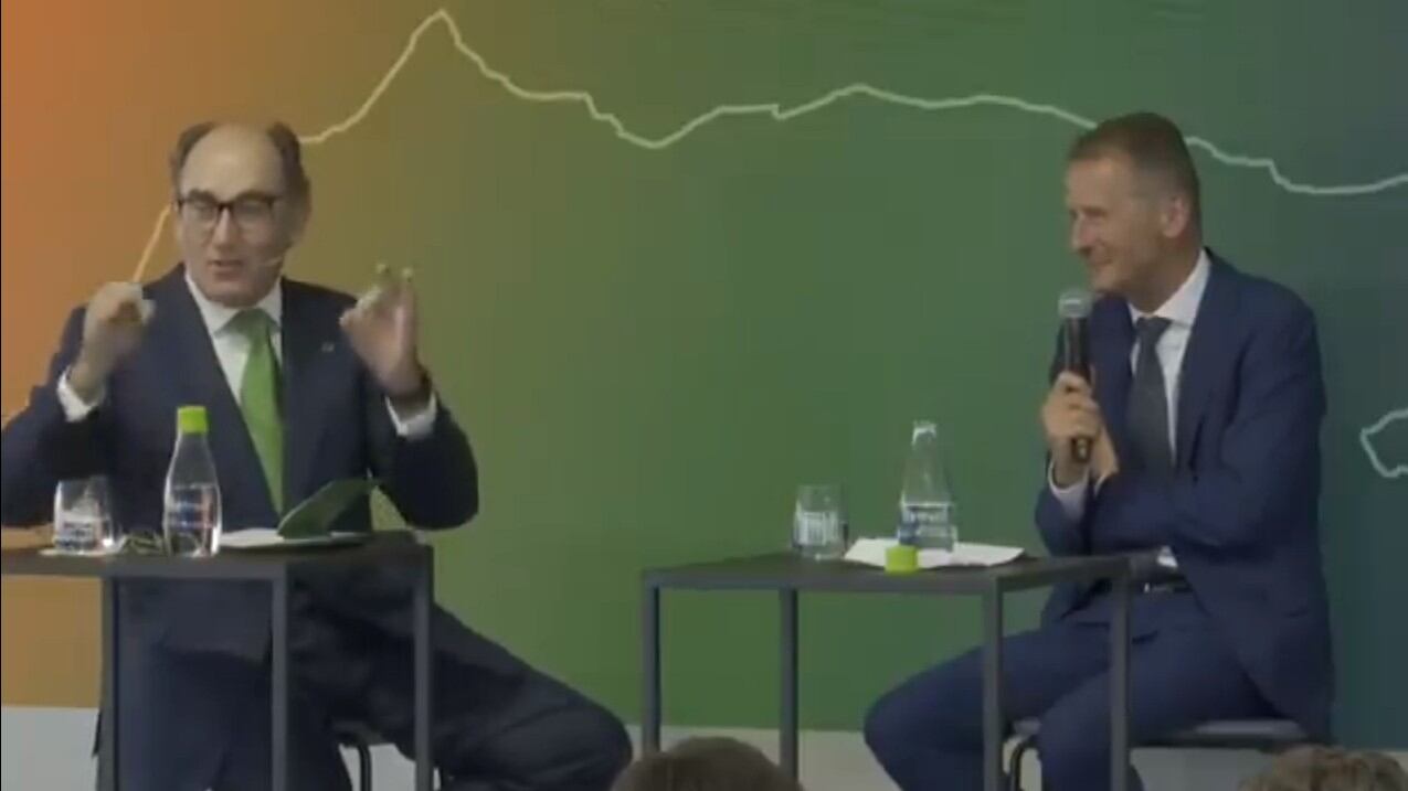 Presidente de Iberdrola llama tontos a españoles por tarifas reguladas de luz; se disculpa