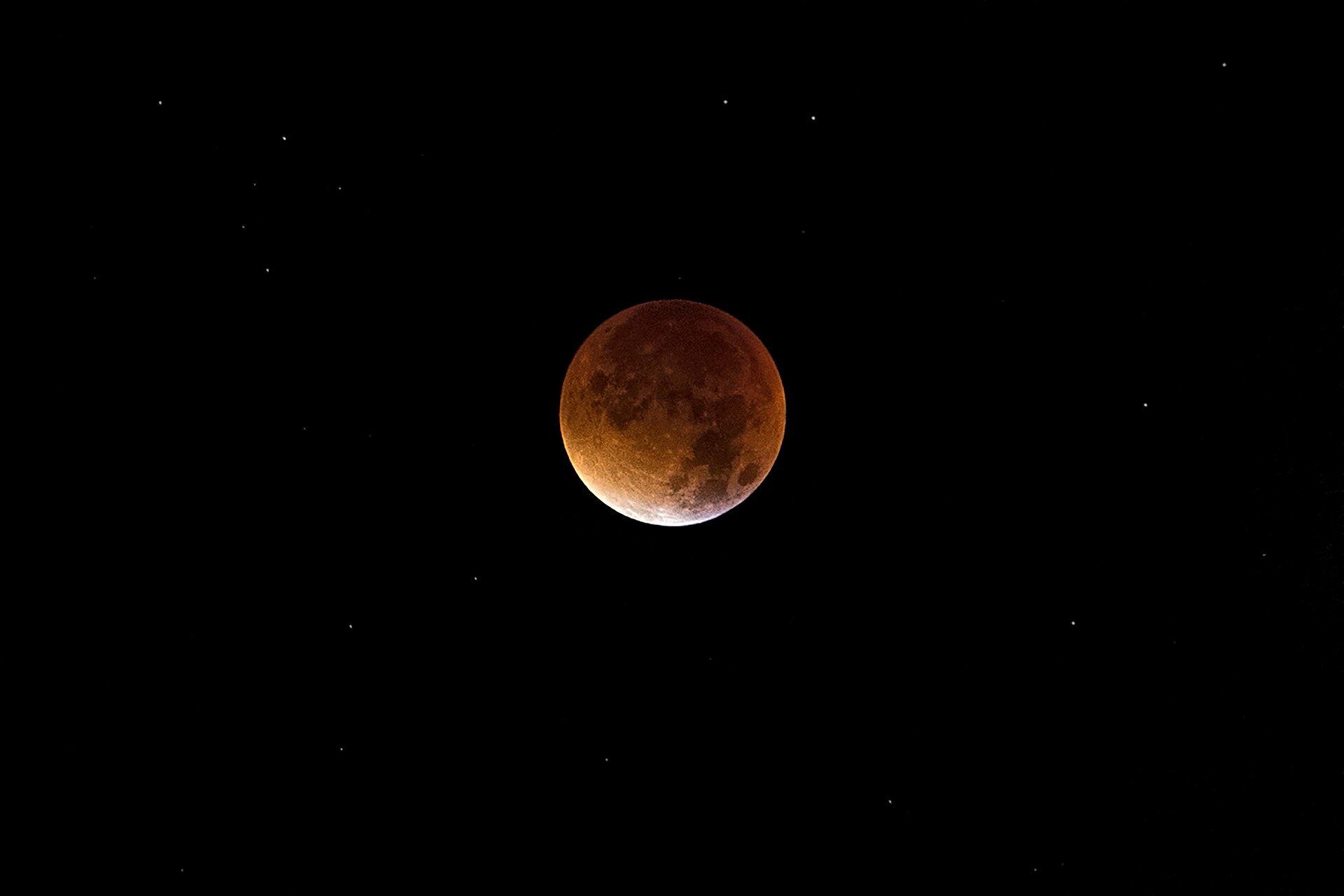 Eclipse lunar
