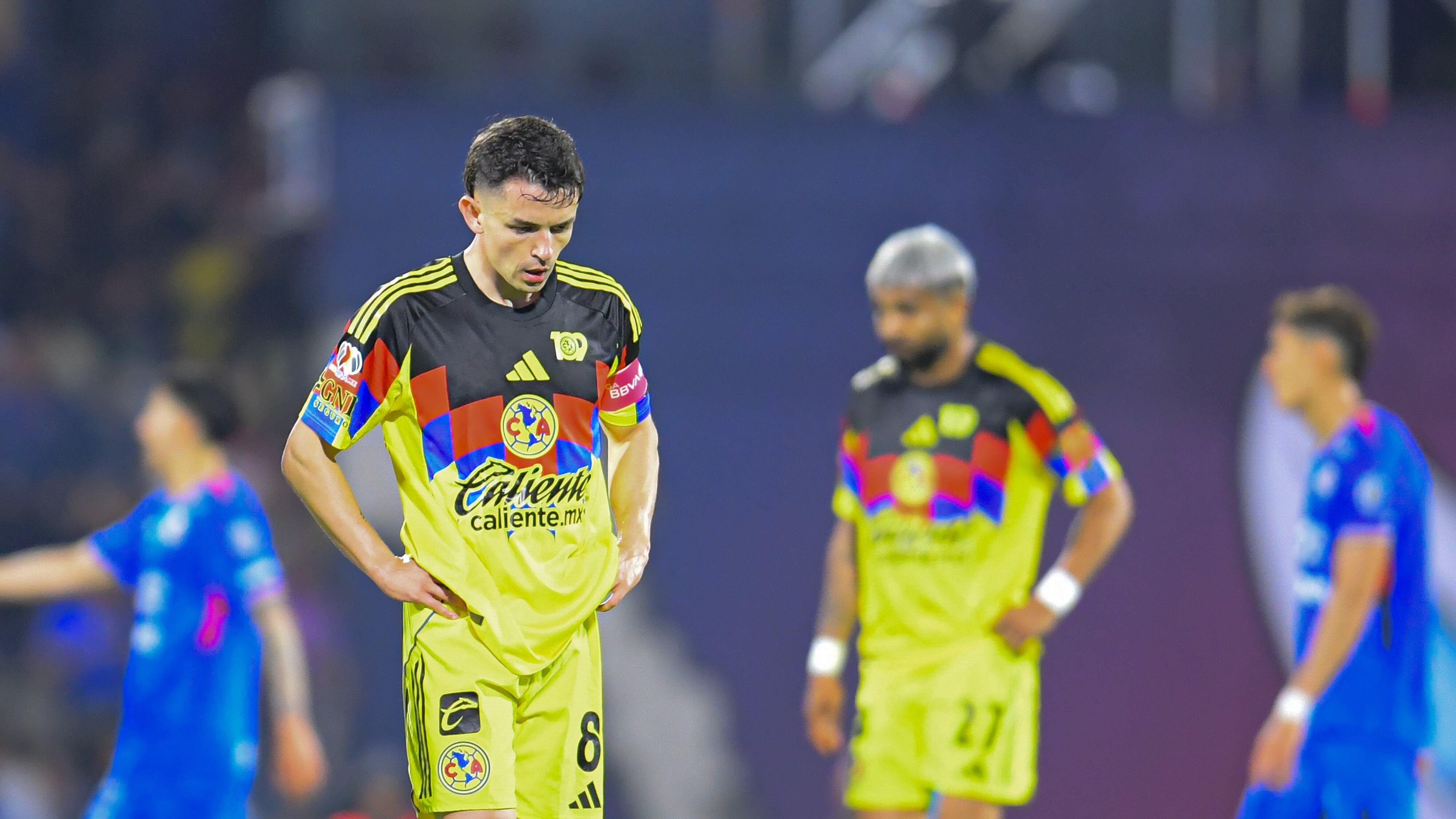 ¿Vestidor roto? Captan brutal reclamo de Álvaro Fidalgo contra Kevin Álvarez