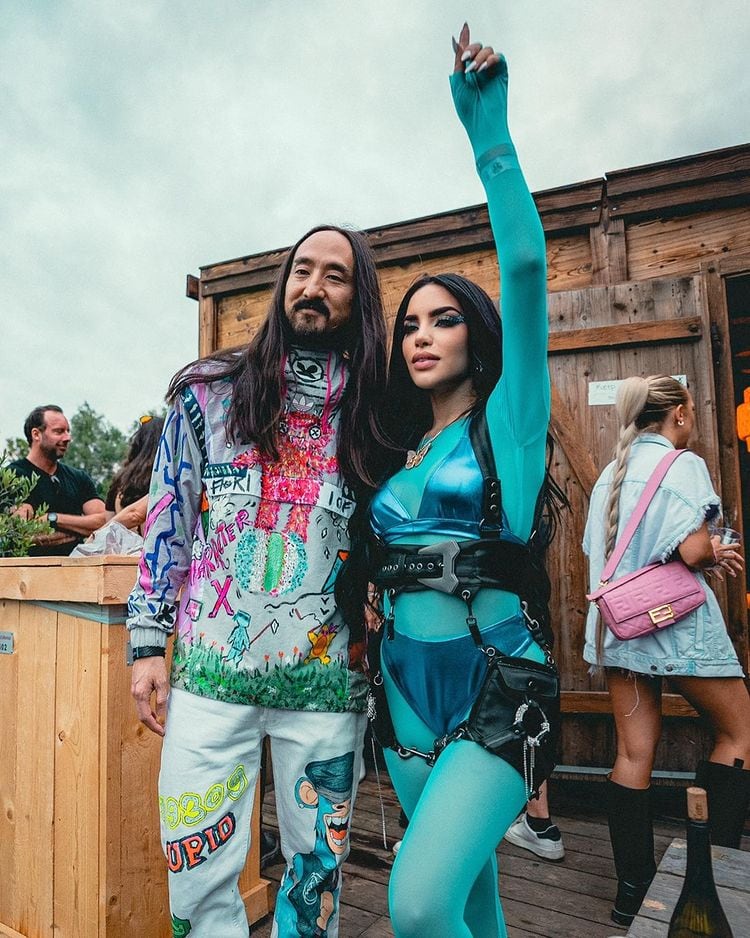 Kimberly Loaiza con Steve Aoki en Tomorrowland 2022.