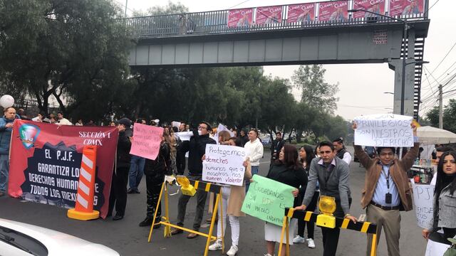 Bloqueo de los trabajadores del Poder Judicial afecta por ambos sentidos la carretera Picacho-Ajusco