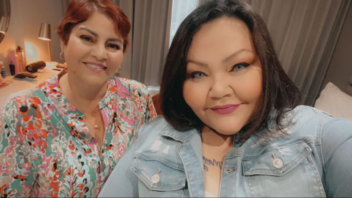 Yadira Tavárez con su mamá Gladys Rodríguez.