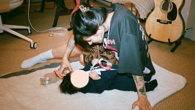 Cazzu y su bebé Inti