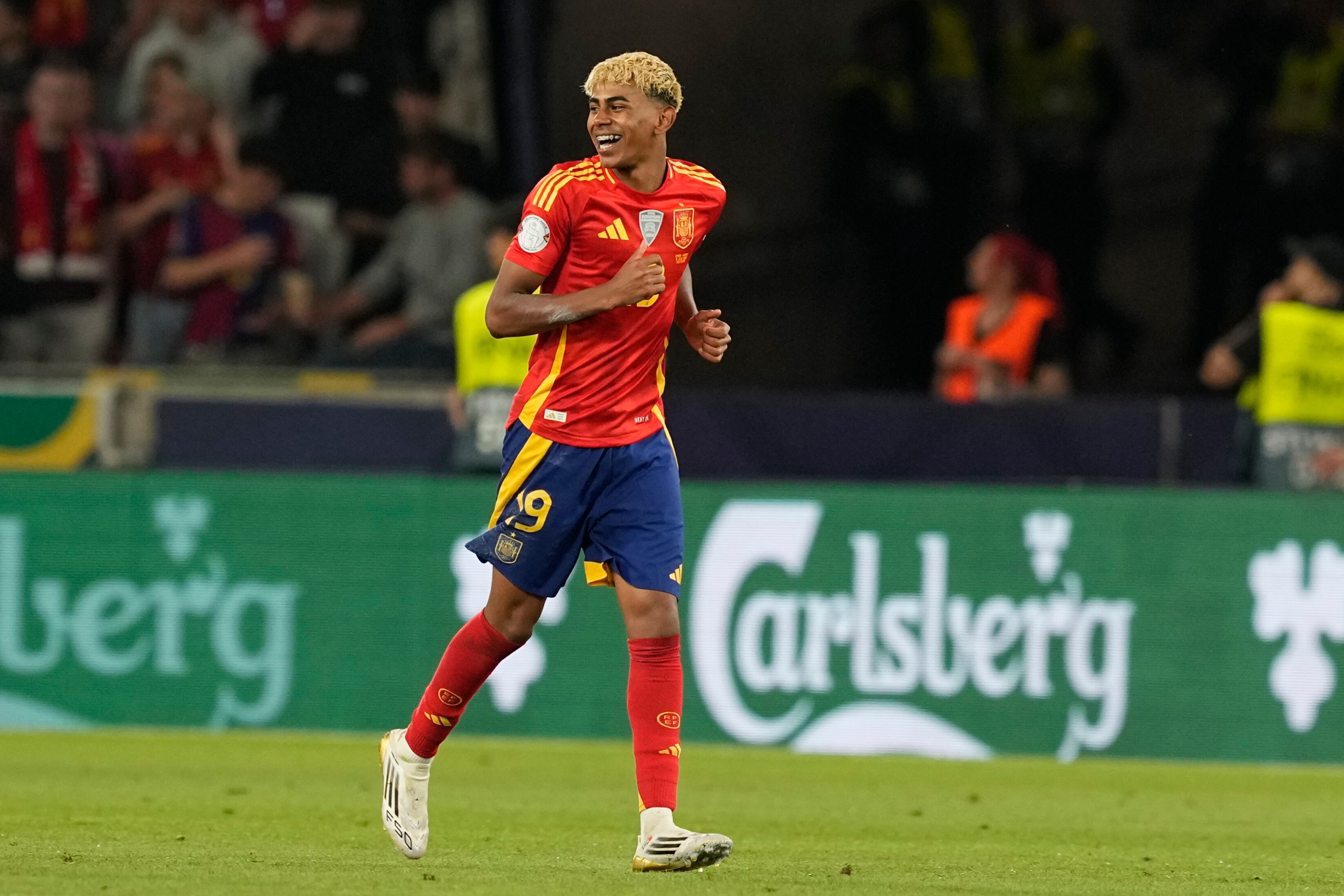 Spain's Lamine Yamal celebrates after scoring his side's third goal against France during the Nations League semifinal soccer match between Spain and France at the MHPArena, in Stuttgart, Germany, Thursday, June 5, 2025. (AP Photo/Martin Meissner)