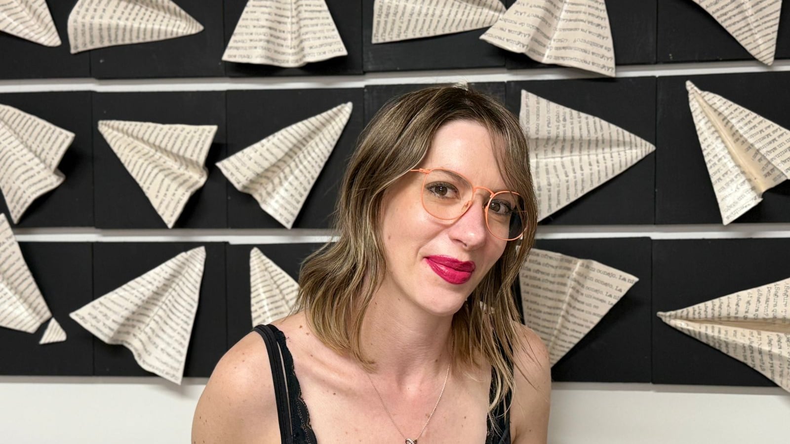 Sofía Ibargüengoitia presenta “No me sigas, yo también estoy perdida”, propuesta que fusiona arte pictórico y teatral