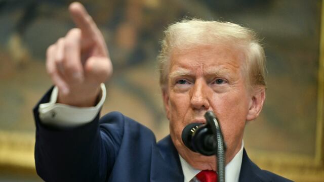 Donald Trump revela que ordenó ataque aéreo contra ISIS y “otros terroristas”