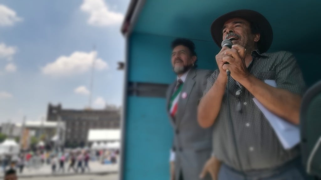 Se mofa Damián Alcázar de llamados empresariales contra populismo