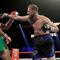Boxeador británico causa polémica al usar escudo mexicano en el trasero de su short