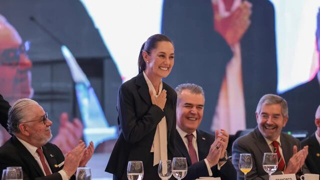 Claudia Sheinbaum en reunión con el CCE