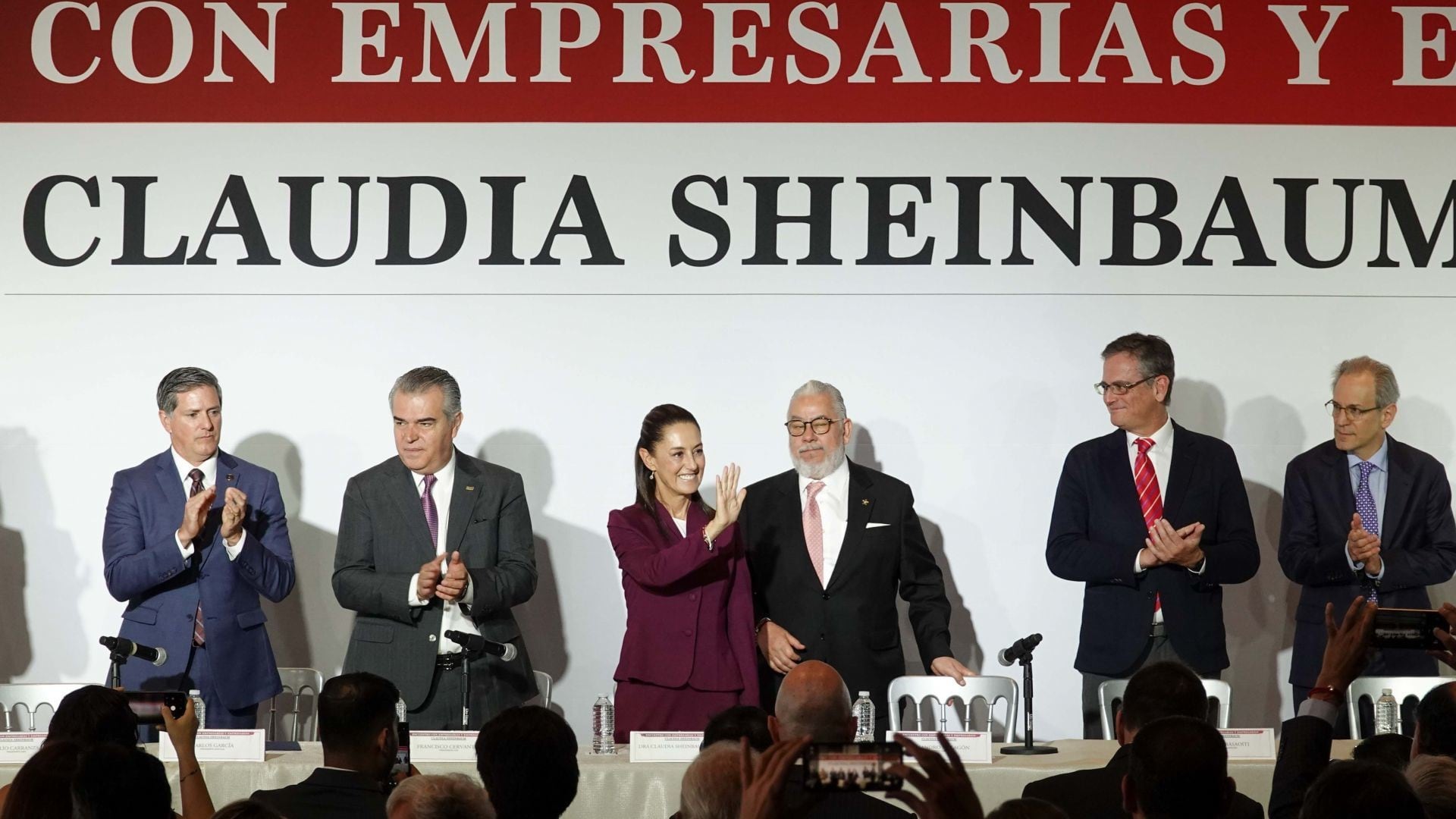 Claudia Sheinbaum, encabezó una reunión con empresarias y empresarios en el Hotel Hilton el 15 de abril