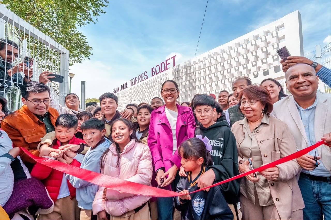 Gaby Osorio inaugura segunda biblioteca temática SABIA en Tlalpan.