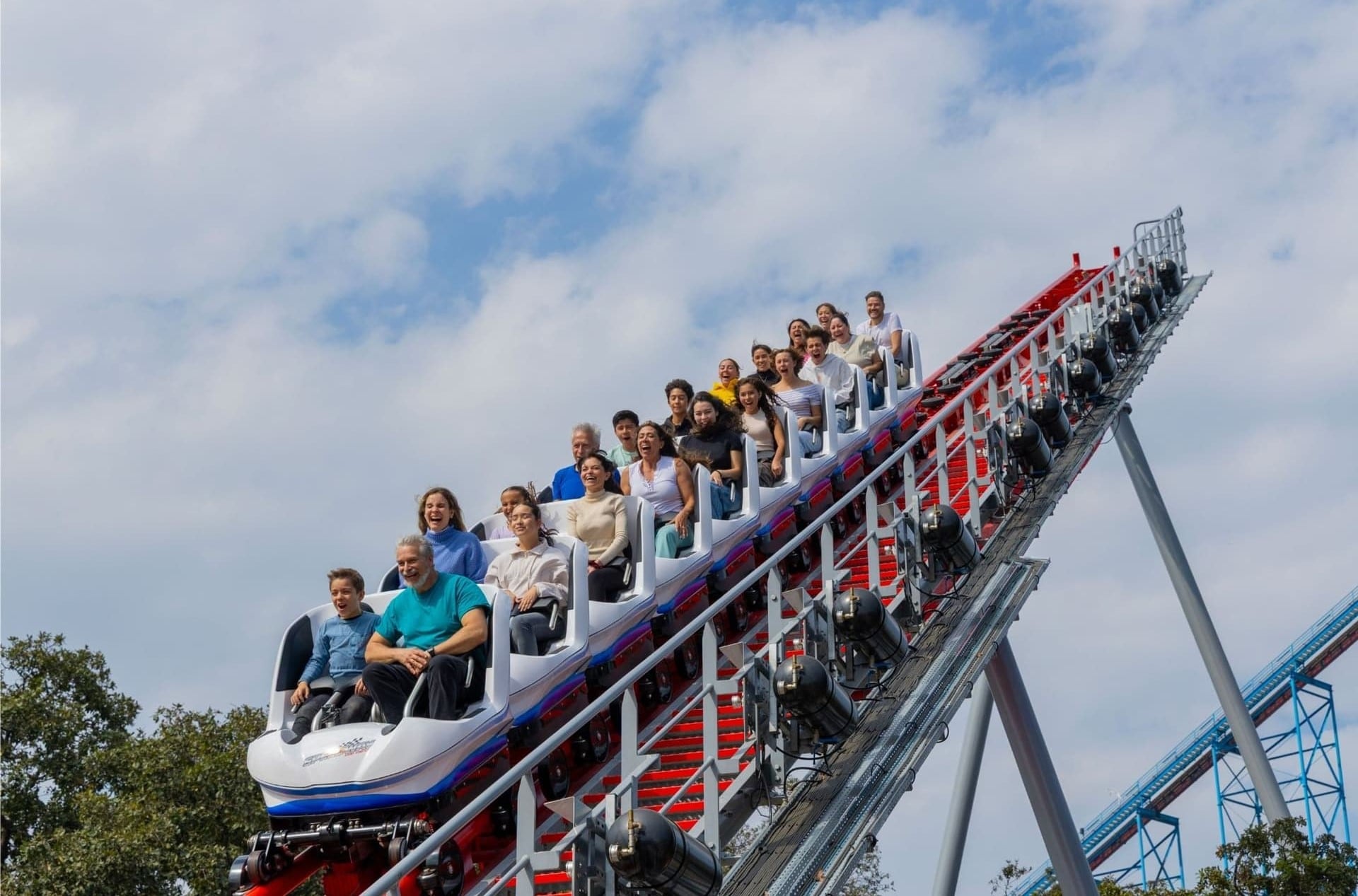 Six Flags México estrena montaña rusa de 22 metros de altura