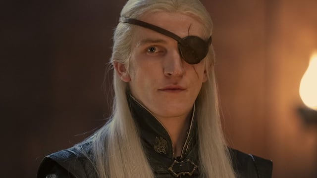 Ewan Mitchell como Aemond Targaryen en La Casa del Dragón