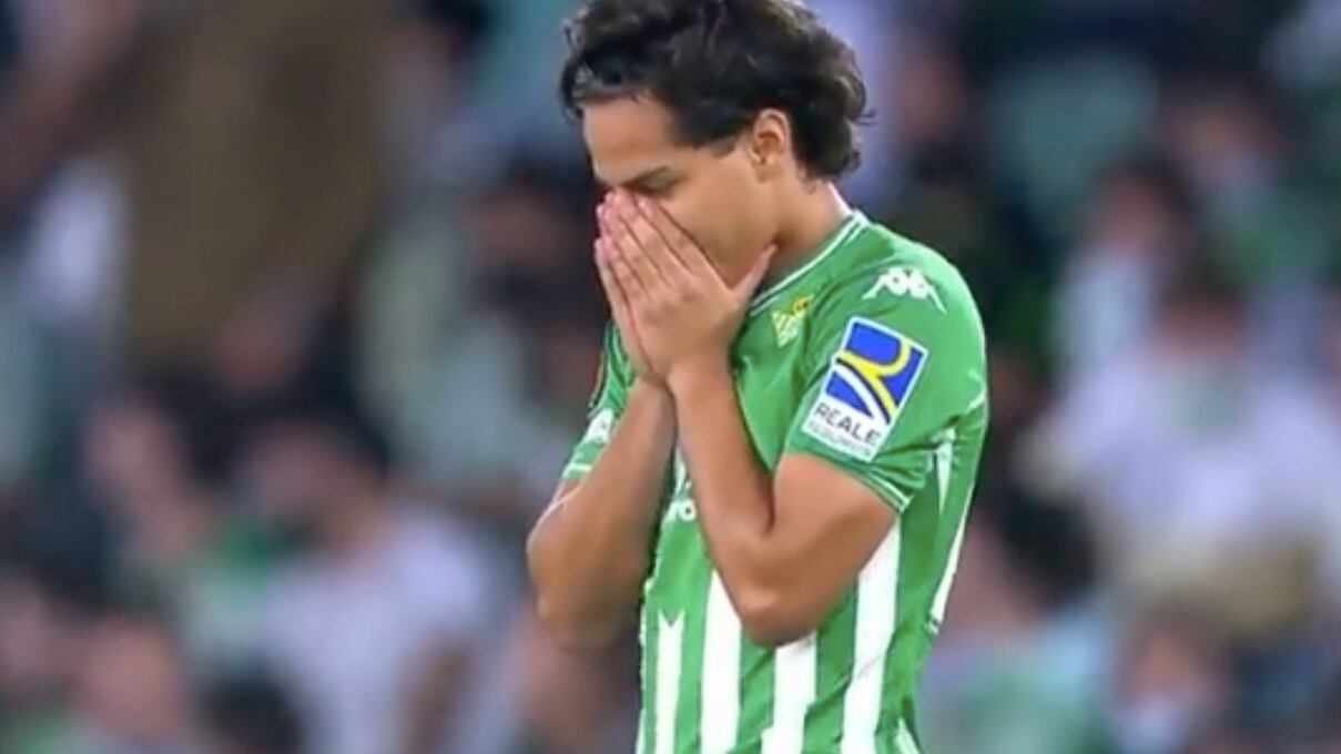 Diego Lainez volvió a ser titular en el Real Betis después de 8 meses