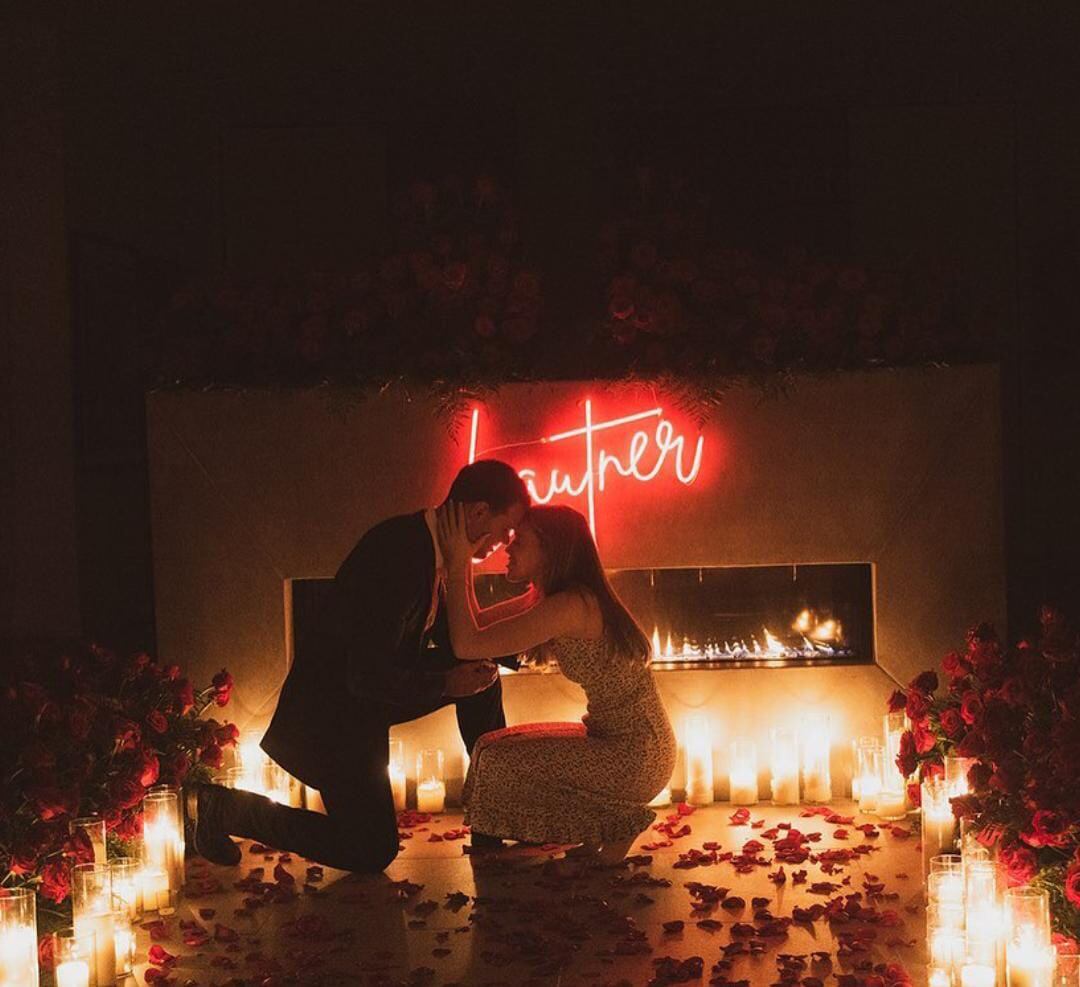 Taylor Lautner se compromete con su novia Tay Dome