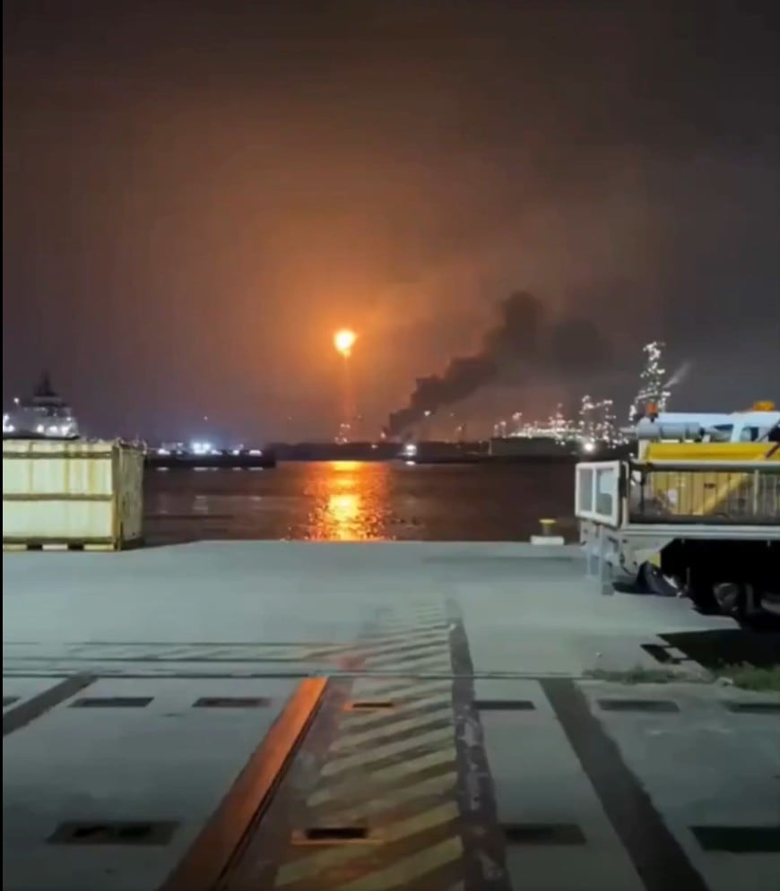 Registran incendio en la refinería de Dos Bocas; video se viraliza