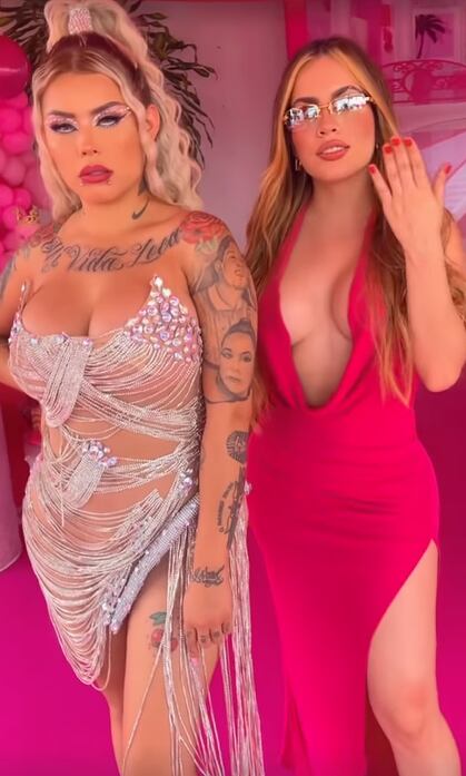 Mona con Amy Rey en su fiesta de cumpleaños.